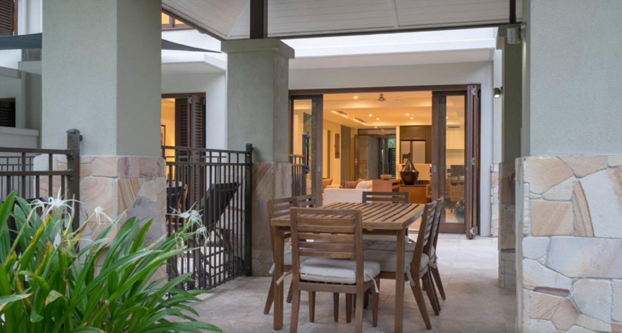 Luxury Apartments At Temple Resort And Spa Port Douglas Værelse billede